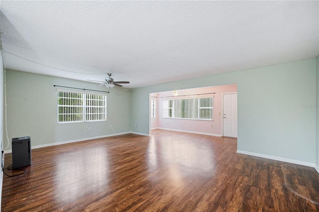 На продажу: $109,000 (3 спален, 2 ванн, 1666 Квадратных фут)