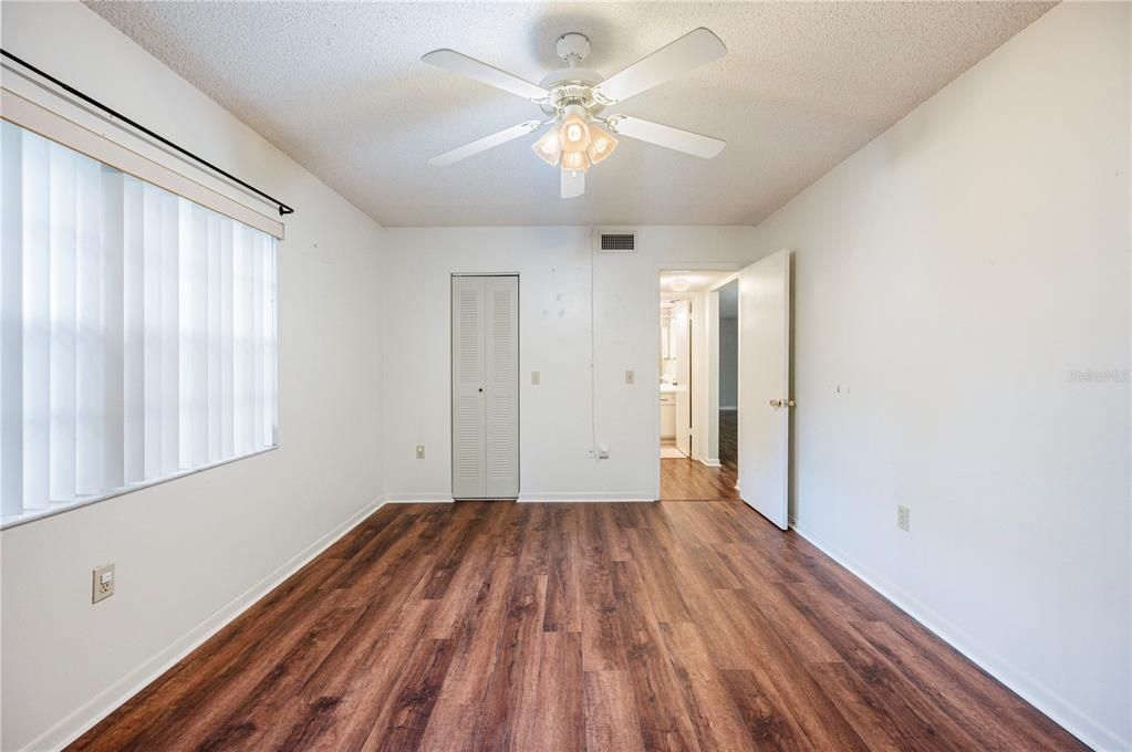 На продажу: $109,000 (3 спален, 2 ванн, 1666 Квадратных фут)