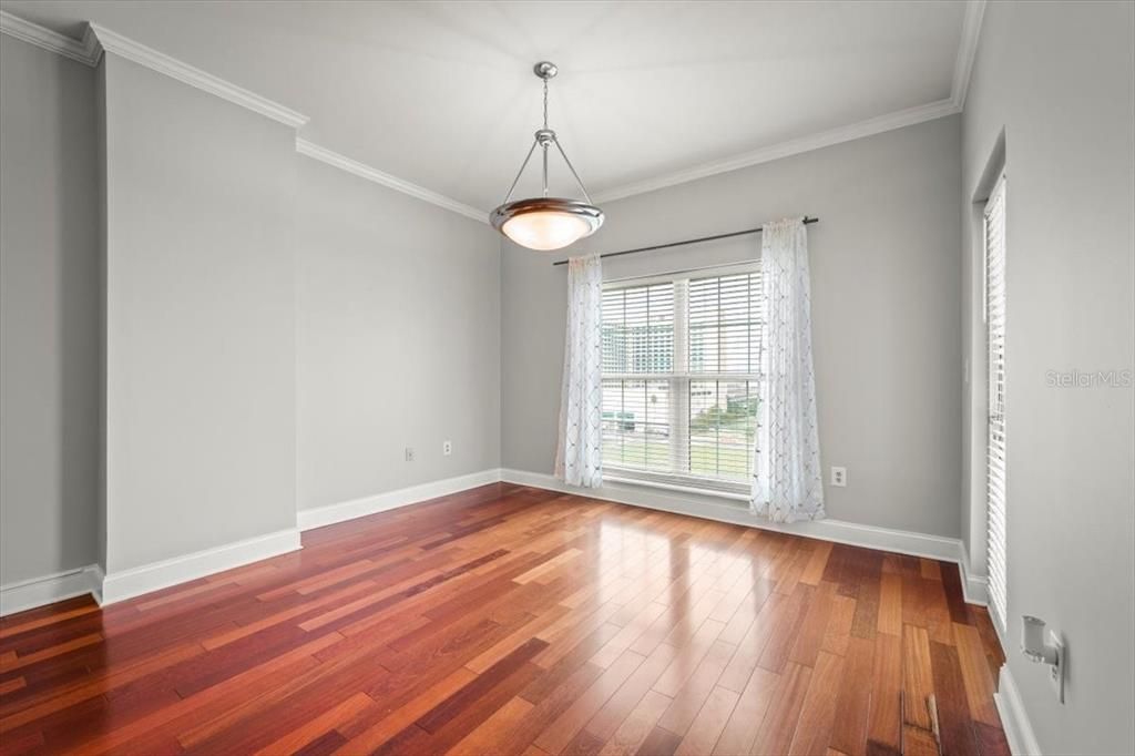 待售: $225,000 (1 贝兹, 1 浴室, 1175 平方英尺)