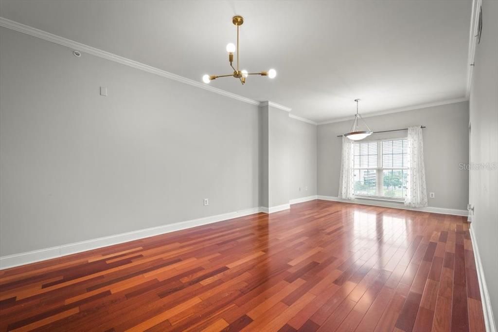 待售: $225,000 (1 贝兹, 1 浴室, 1175 平方英尺)