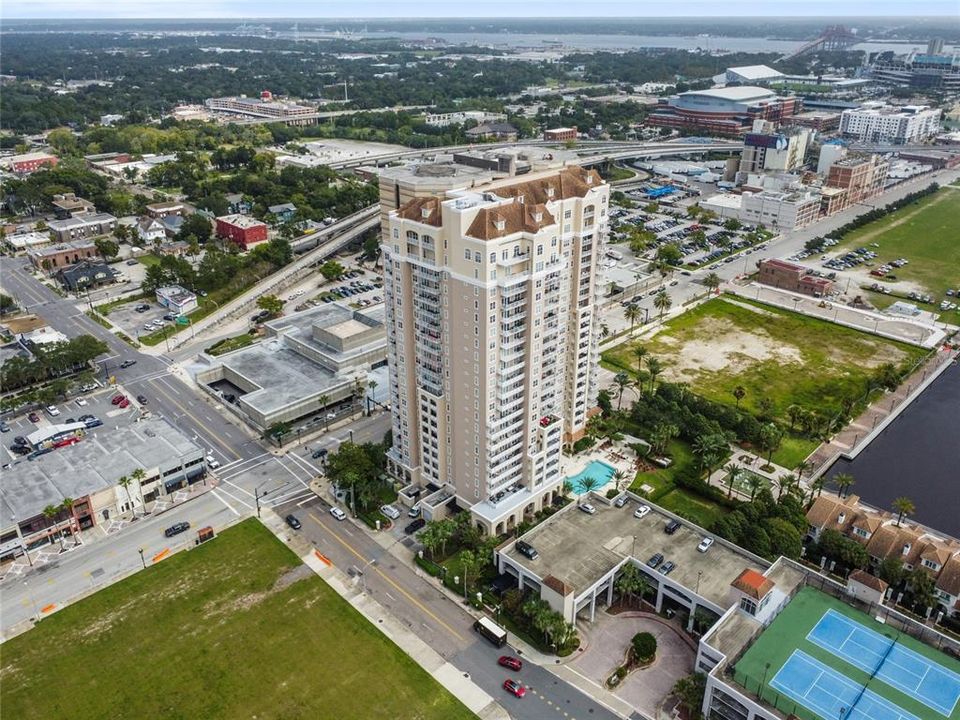 待售: $225,000 (1 贝兹, 1 浴室, 1175 平方英尺)