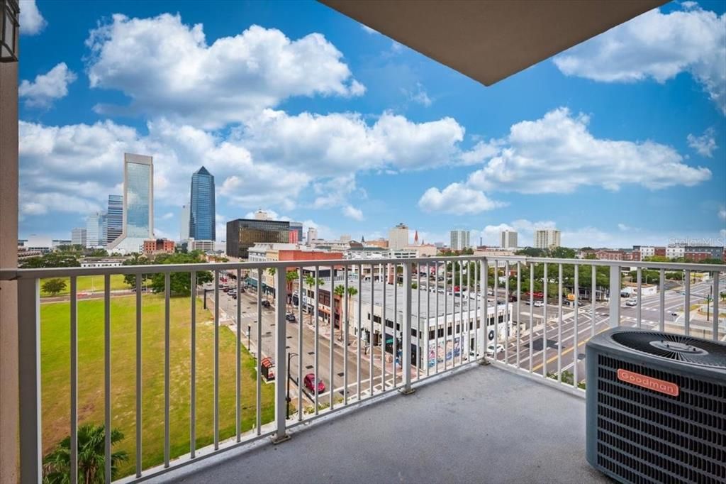 待售: $225,000 (1 贝兹, 1 浴室, 1175 平方英尺)