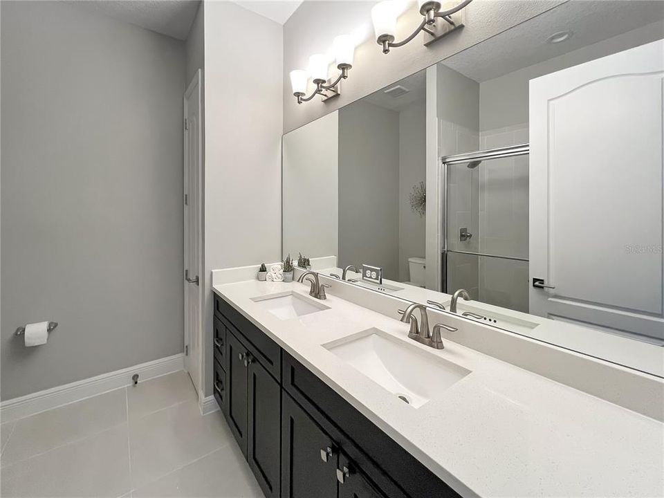 Под контрактом: $825,000 (4 спален, 3 ванн, 2791 Квадратных фут)