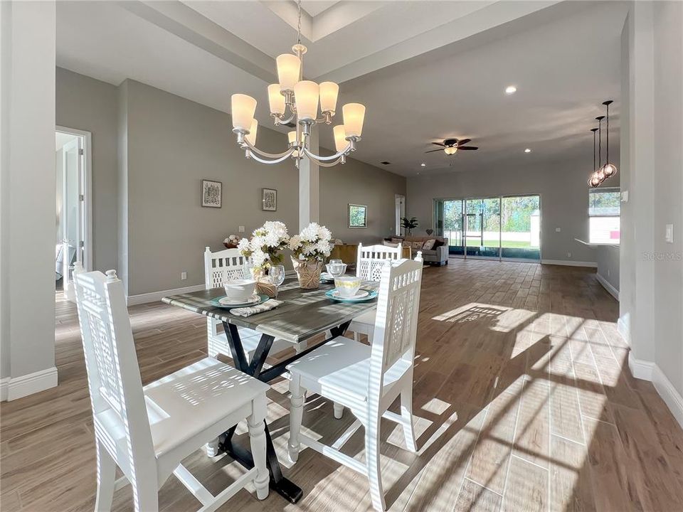 Под контрактом: $825,000 (4 спален, 3 ванн, 2791 Квадратных фут)