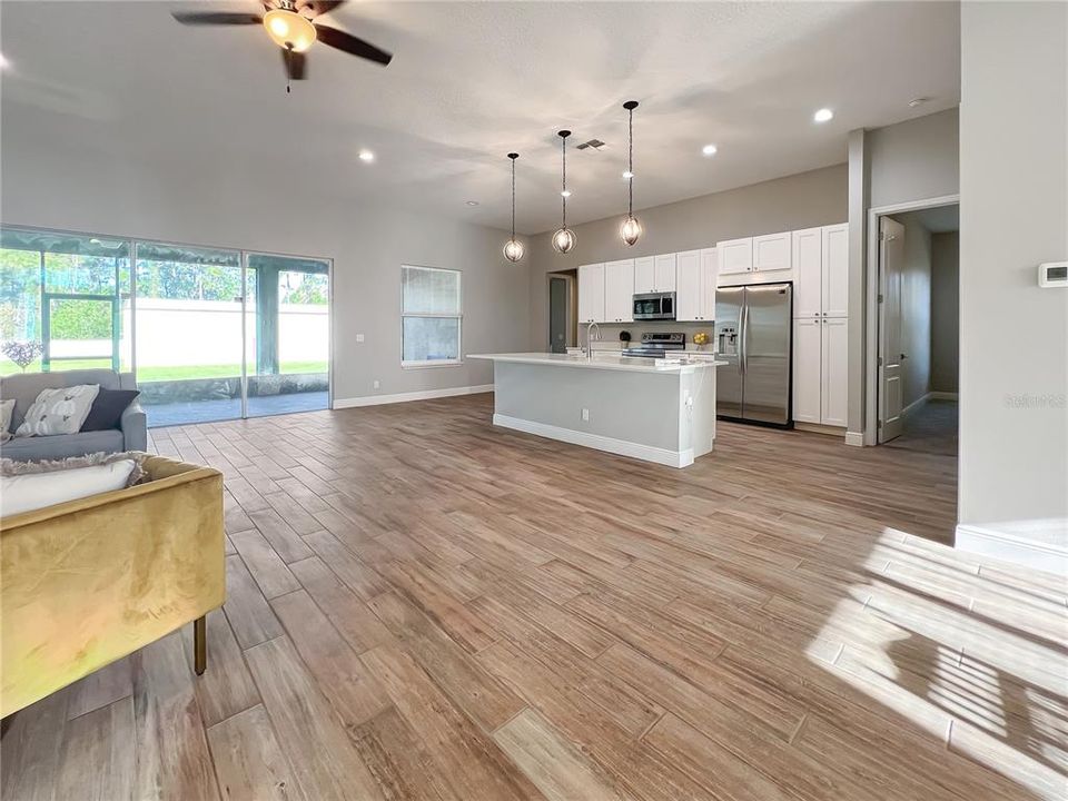 Под контрактом: $825,000 (4 спален, 3 ванн, 2791 Квадратных фут)