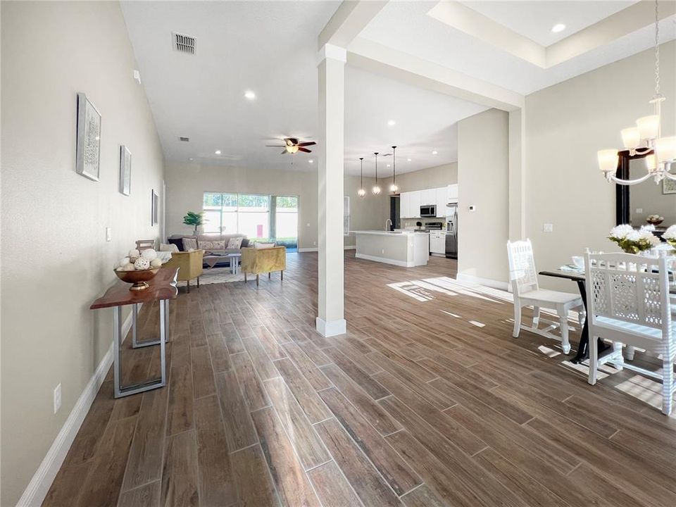 Под контрактом: $825,000 (4 спален, 3 ванн, 2791 Квадратных фут)