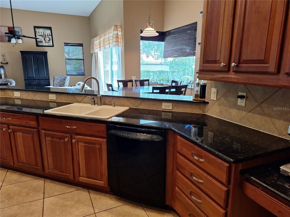 En Venta: $799,900 (4 camas, 4 baños, 3499 Pies cuadrados)