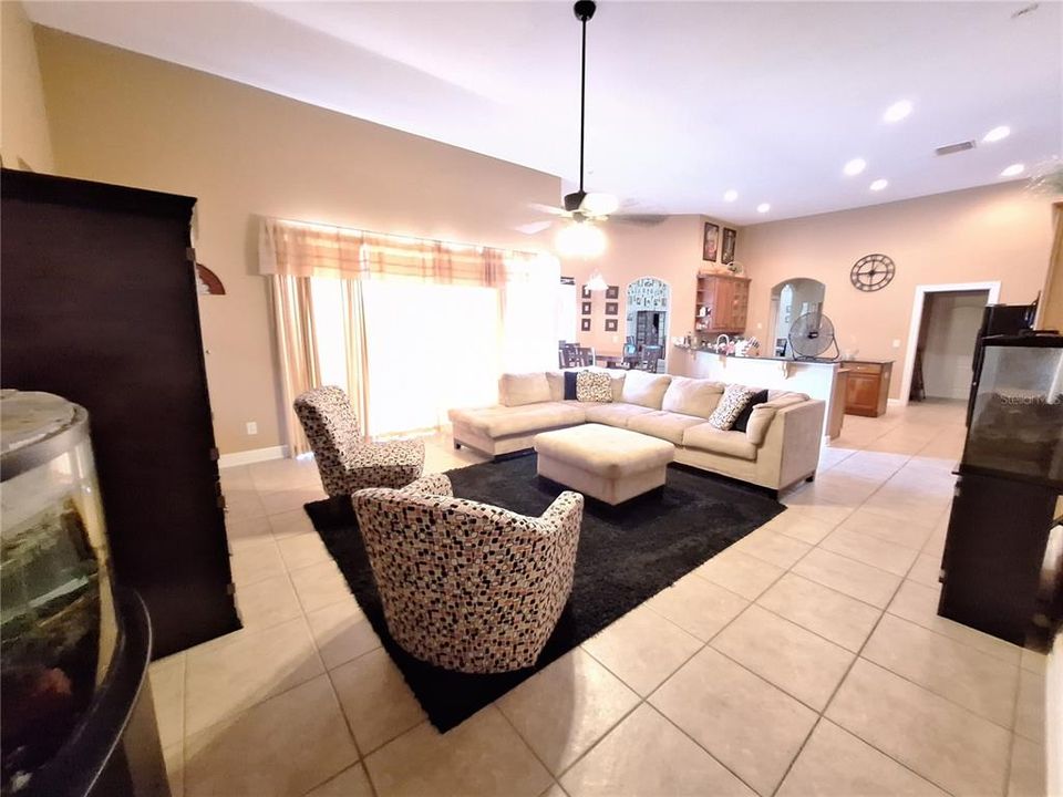 En Venta: $799,900 (4 camas, 4 baños, 3499 Pies cuadrados)