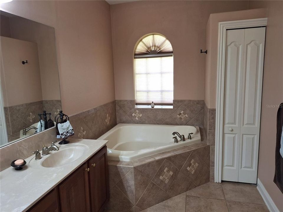 En Venta: $799,900 (4 camas, 4 baños, 3499 Pies cuadrados)