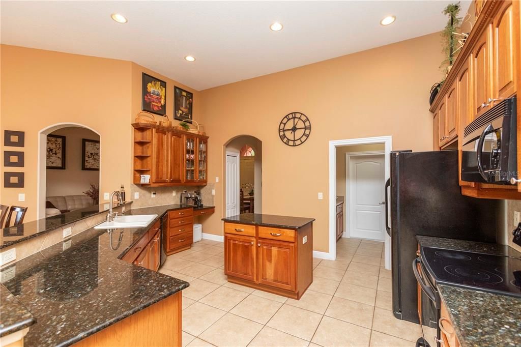 En Venta: $799,900 (4 camas, 4 baños, 3499 Pies cuadrados)