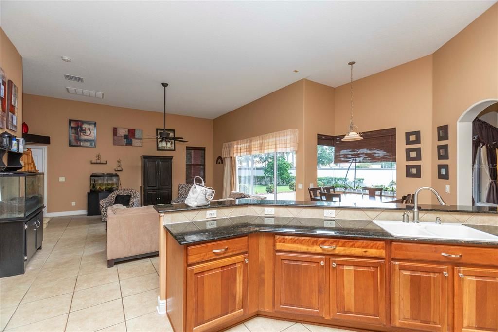 En Venta: $799,900 (4 camas, 4 baños, 3499 Pies cuadrados)