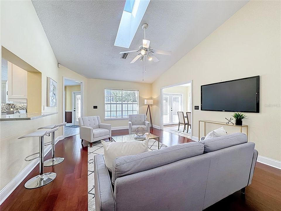 For Sale: $589,500 (3 beds, 3 baths, 1824 Square Feet)