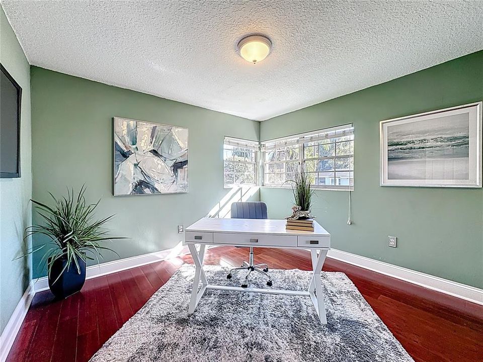 For Sale: $589,500 (3 beds, 3 baths, 1824 Square Feet)