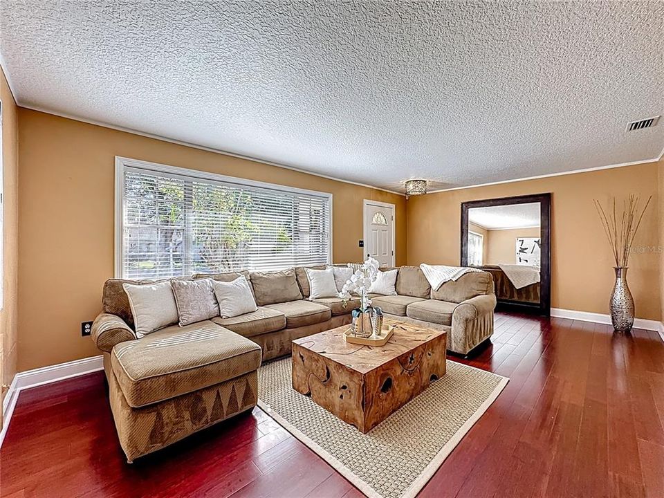 For Sale: $589,500 (3 beds, 3 baths, 1824 Square Feet)