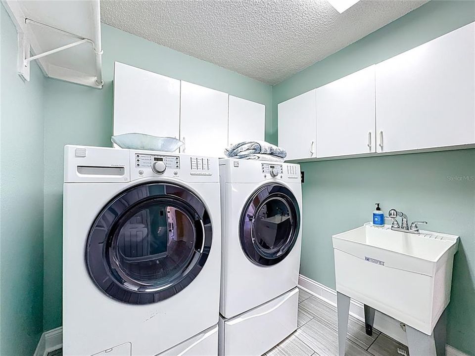 For Sale: $589,500 (3 beds, 3 baths, 1824 Square Feet)