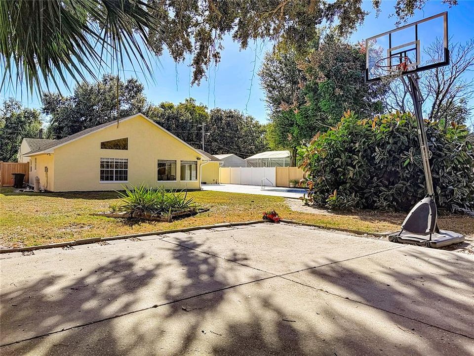 For Sale: $589,500 (3 beds, 3 baths, 1824 Square Feet)