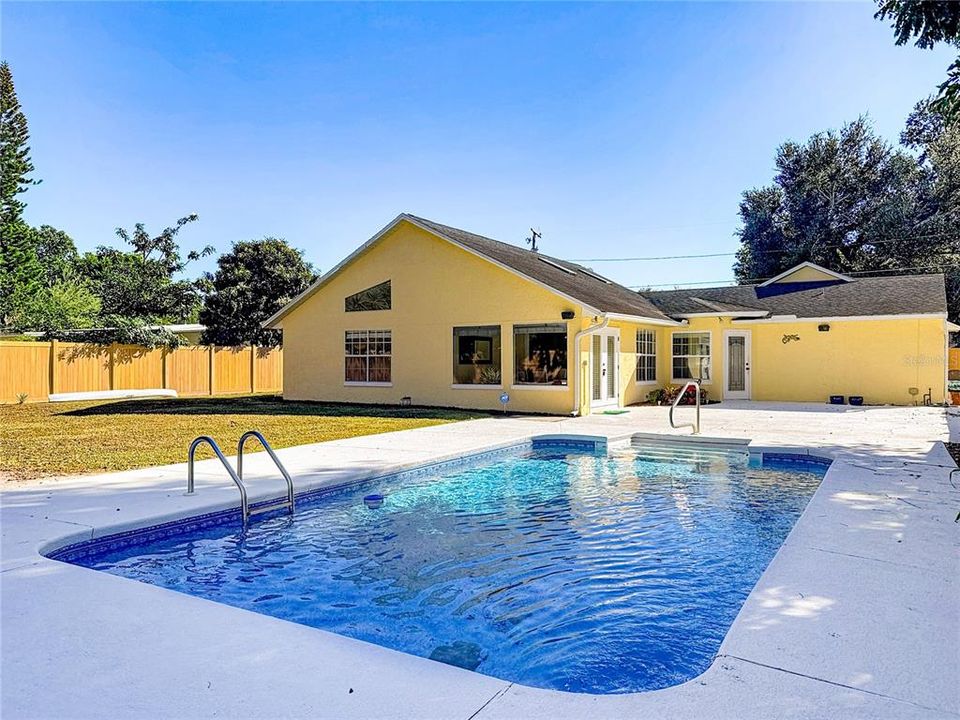 For Sale: $589,500 (3 beds, 3 baths, 1824 Square Feet)