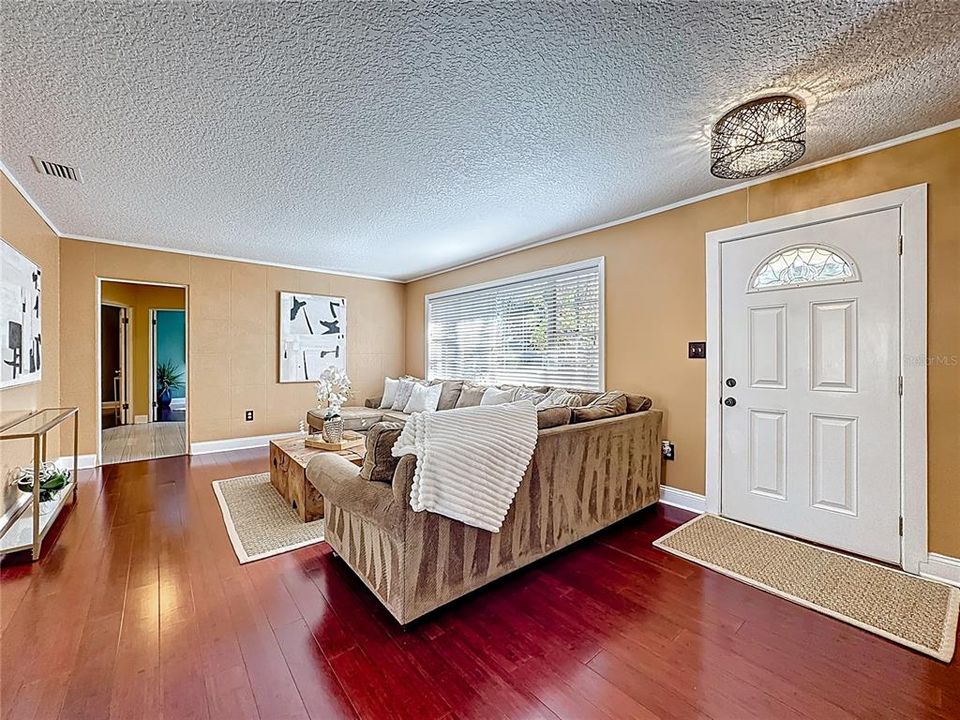 For Sale: $589,500 (3 beds, 3 baths, 1824 Square Feet)