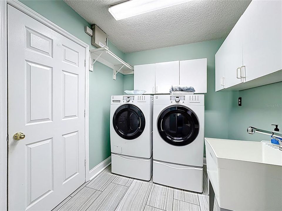 For Sale: $589,500 (3 beds, 3 baths, 1824 Square Feet)