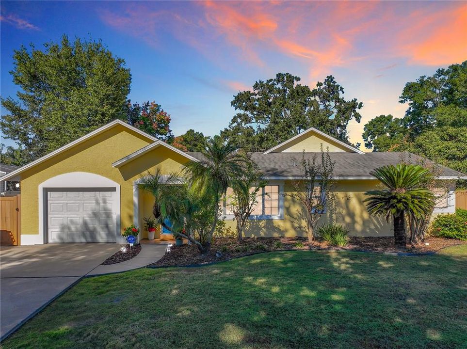 For Sale: $589,500 (3 beds, 3 baths, 1824 Square Feet)