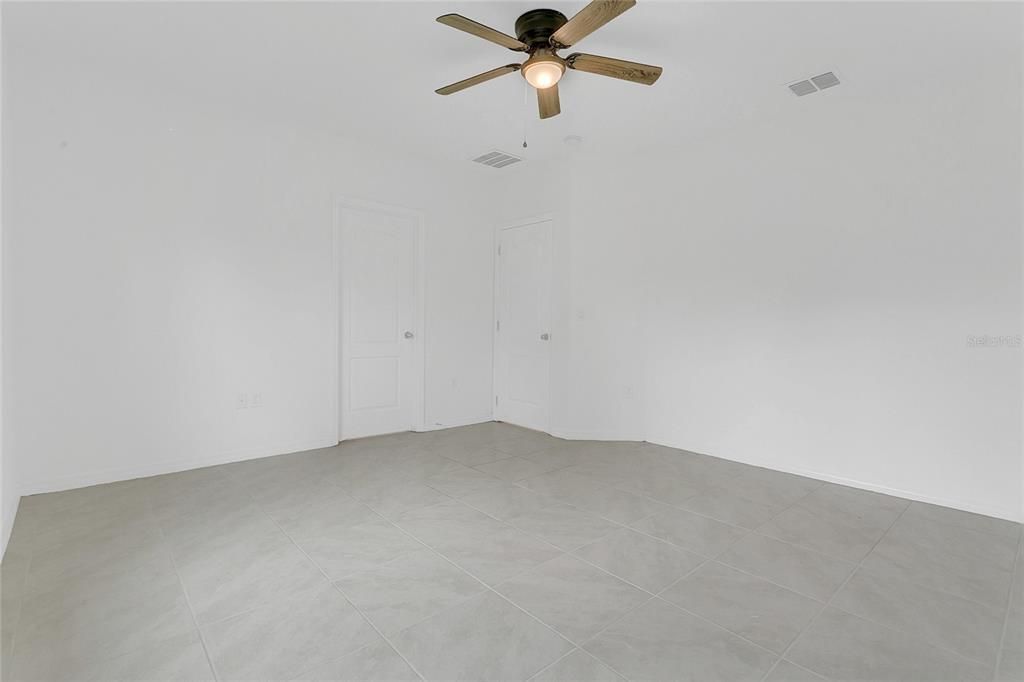 待售: $365,000 (4 贝兹, 2 浴室, 1893 平方英尺)