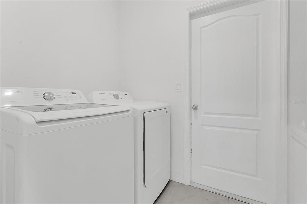 待售: $365,000 (4 贝兹, 2 浴室, 1893 平方英尺)