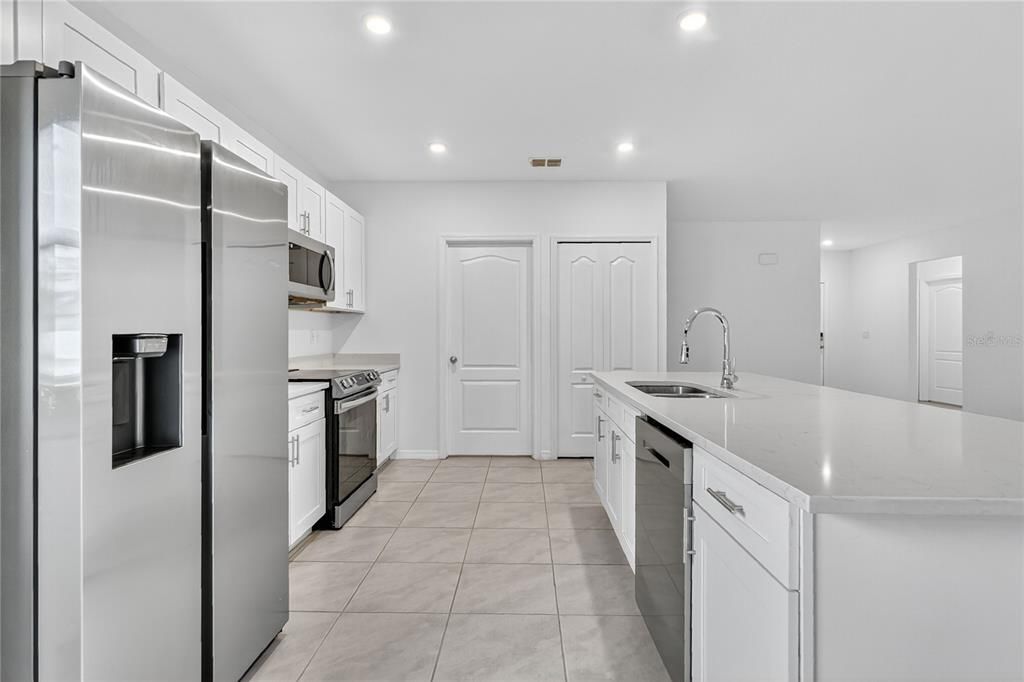 待售: $365,000 (4 贝兹, 2 浴室, 1893 平方英尺)