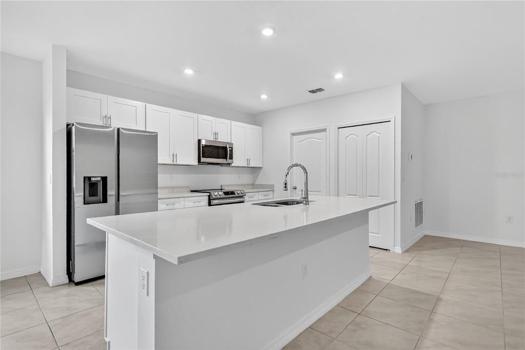 待售: $365,000 (4 贝兹, 2 浴室, 1893 平方英尺)