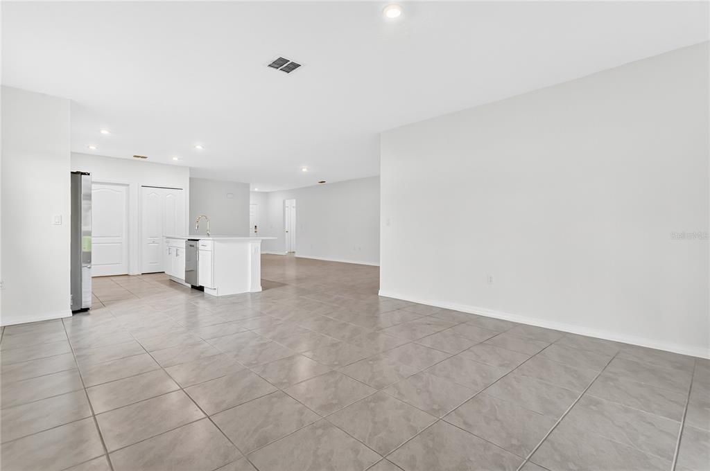 待售: $365,000 (4 贝兹, 2 浴室, 1893 平方英尺)