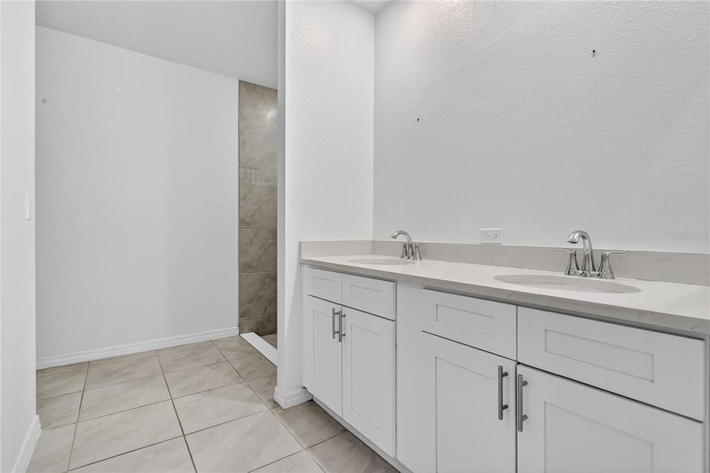 待售: $365,000 (4 贝兹, 2 浴室, 1893 平方英尺)