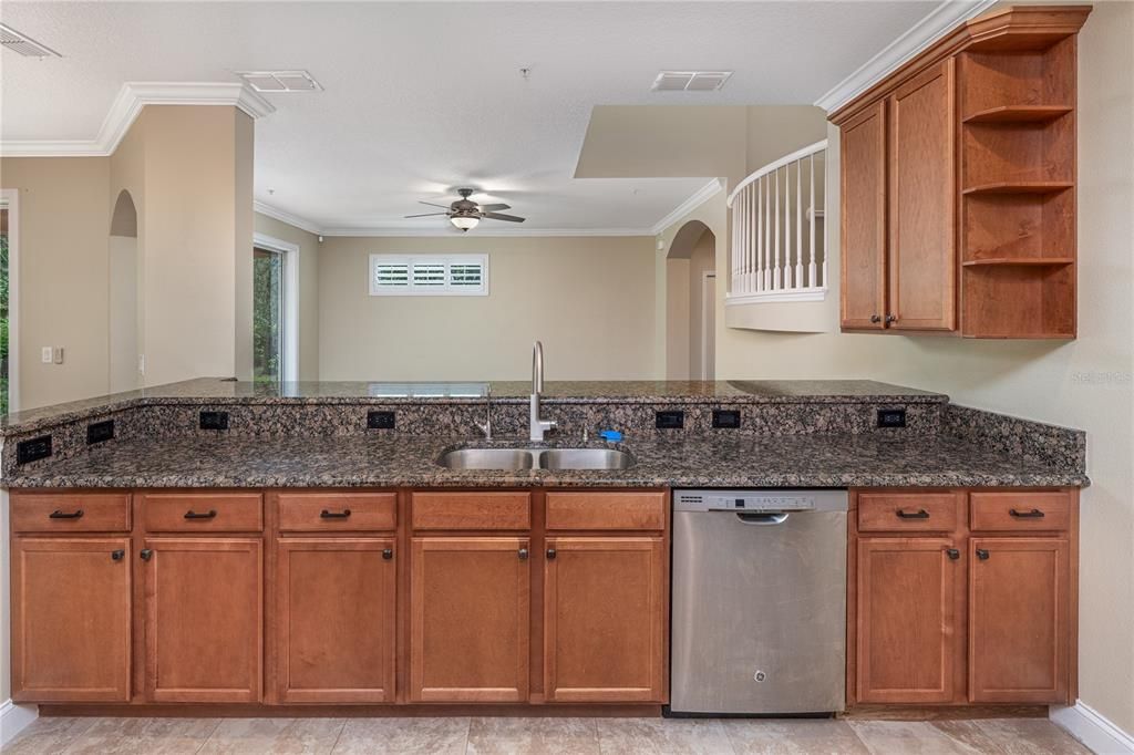 На продажу: $490,000 (4 спален, 2 ванн, 2708 Квадратных фут)