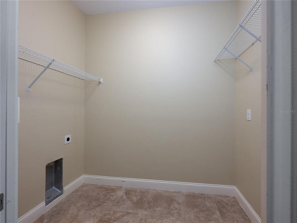 На продажу: $490,000 (4 спален, 2 ванн, 2708 Квадратных фут)