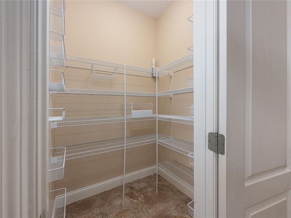 На продажу: $490,000 (4 спален, 2 ванн, 2708 Квадратных фут)