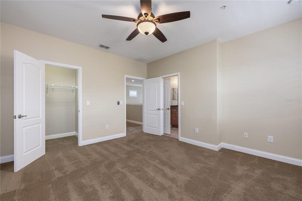 На продажу: $490,000 (4 спален, 2 ванн, 2708 Квадратных фут)