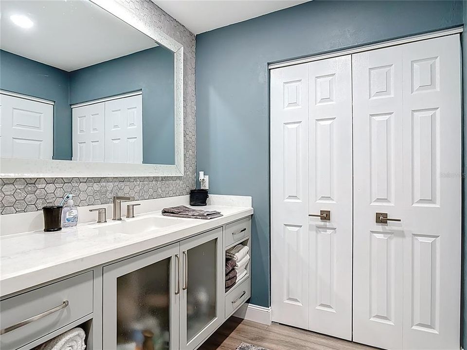 На продажу: $320,000 (2 спален, 2 ванн, 1391 Квадратных фут)