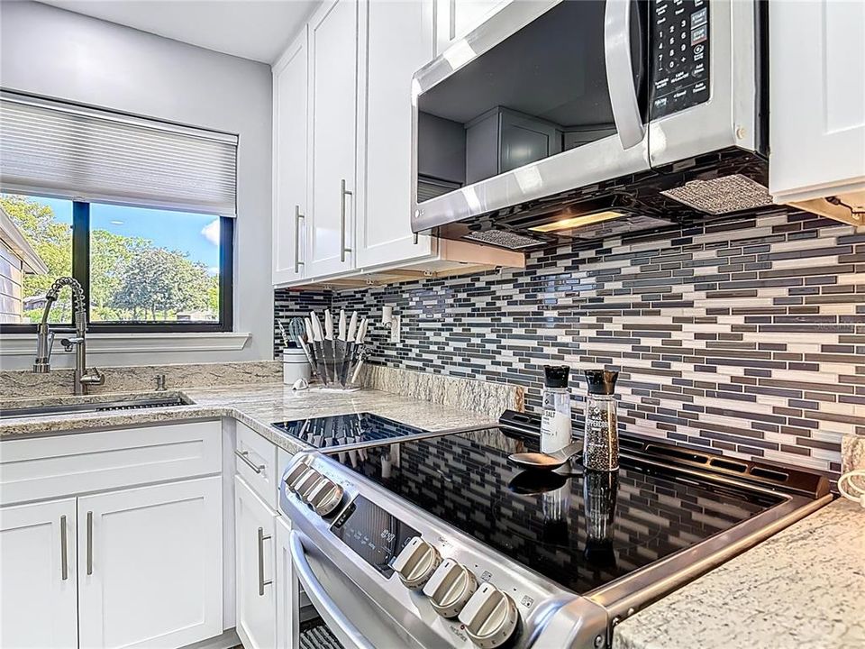 На продажу: $320,000 (2 спален, 2 ванн, 1391 Квадратных фут)