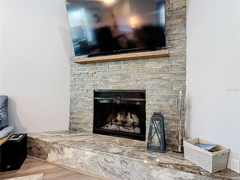 На продажу: $320,000 (2 спален, 2 ванн, 1391 Квадратных фут)