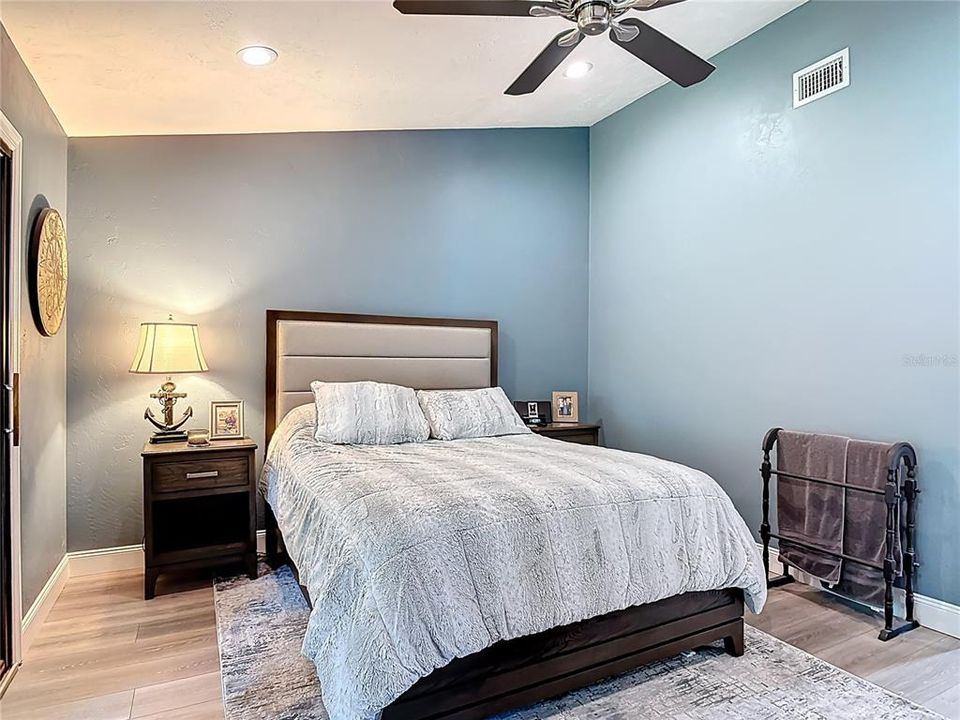 На продажу: $320,000 (2 спален, 2 ванн, 1391 Квадратных фут)