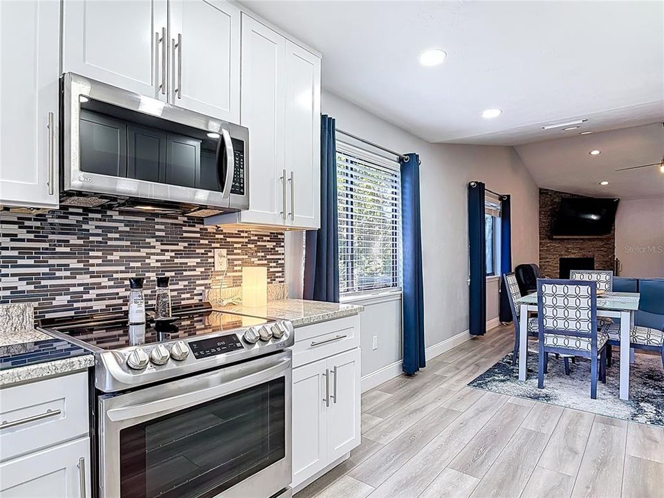 На продажу: $320,000 (2 спален, 2 ванн, 1391 Квадратных фут)