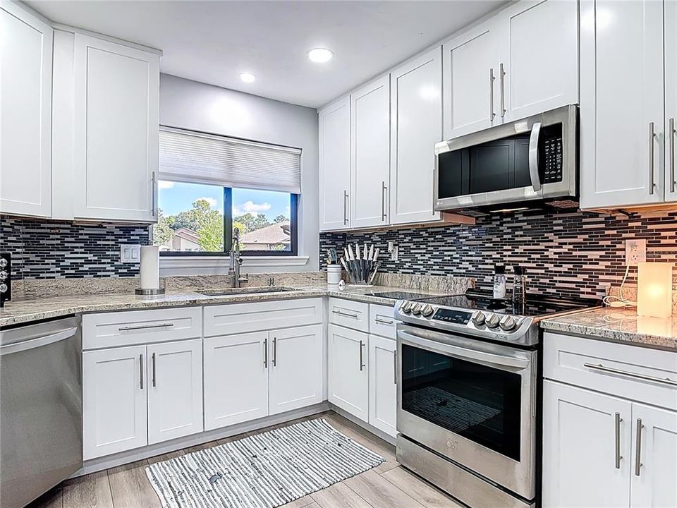 На продажу: $320,000 (2 спален, 2 ванн, 1391 Квадратных фут)