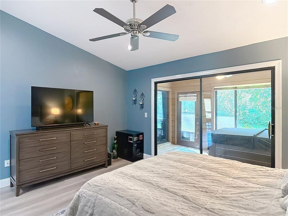 На продажу: $320,000 (2 спален, 2 ванн, 1391 Квадратных фут)