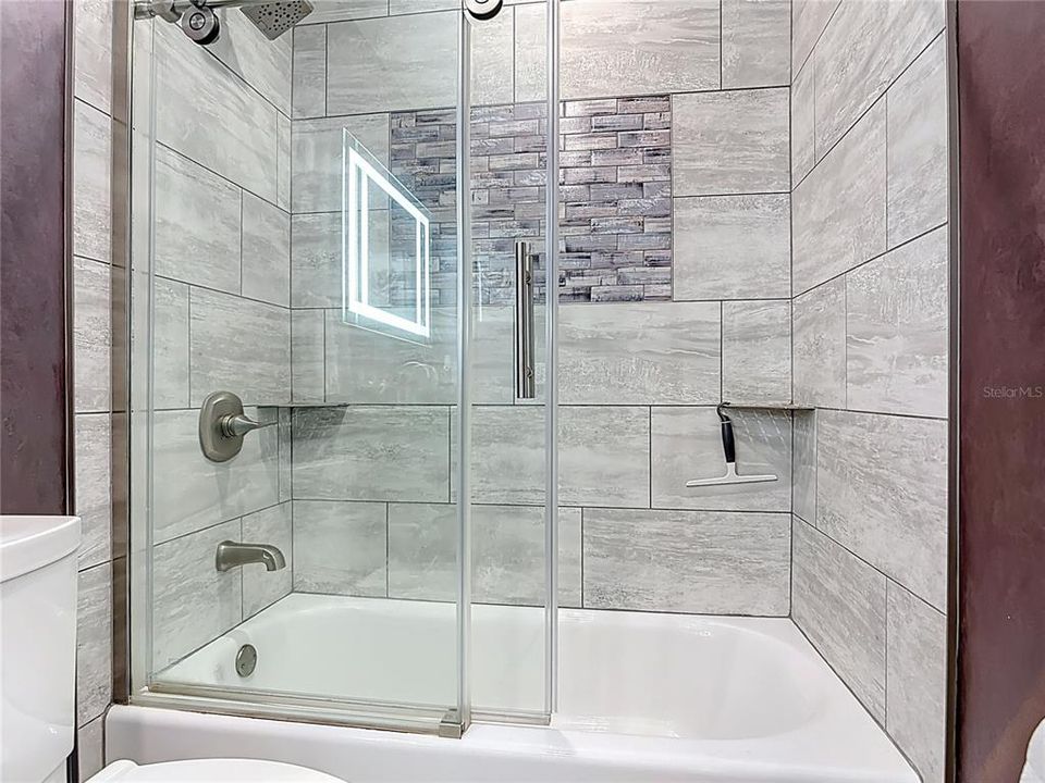 На продажу: $320,000 (2 спален, 2 ванн, 1391 Квадратных фут)