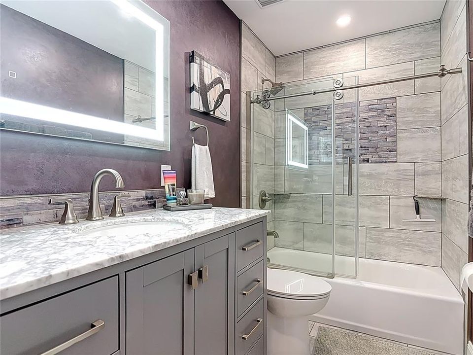 На продажу: $320,000 (2 спален, 2 ванн, 1391 Квадратных фут)