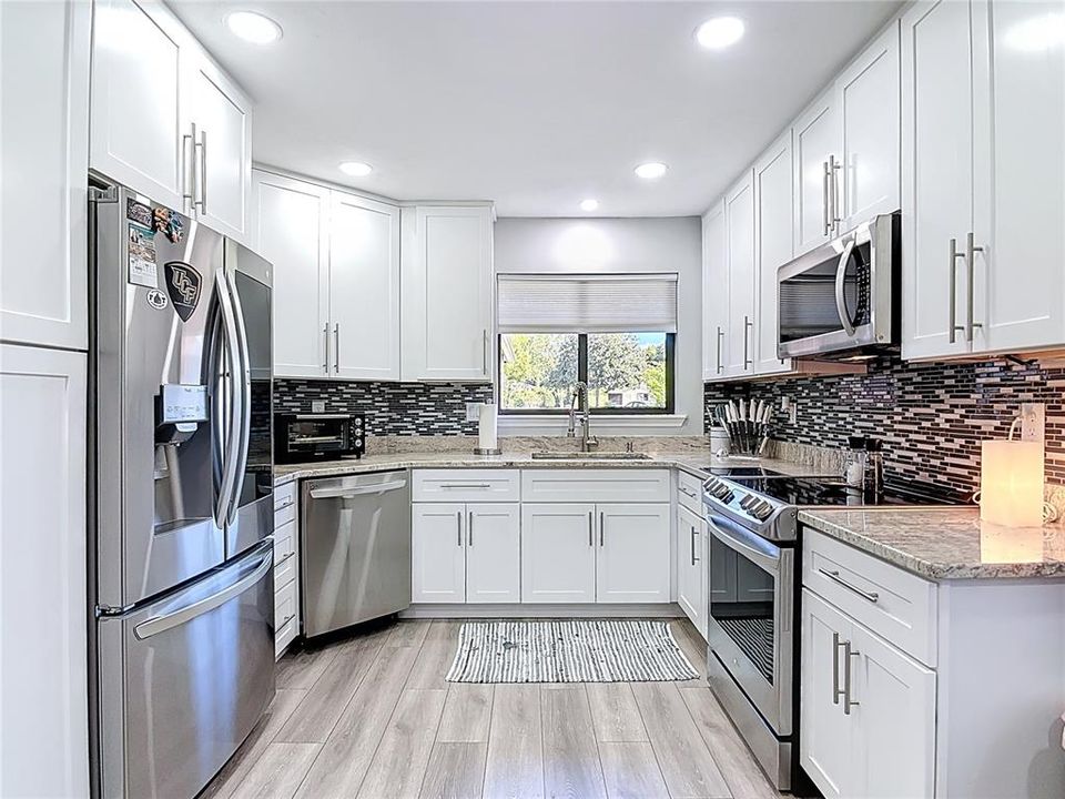 На продажу: $320,000 (2 спален, 2 ванн, 1391 Квадратных фут)