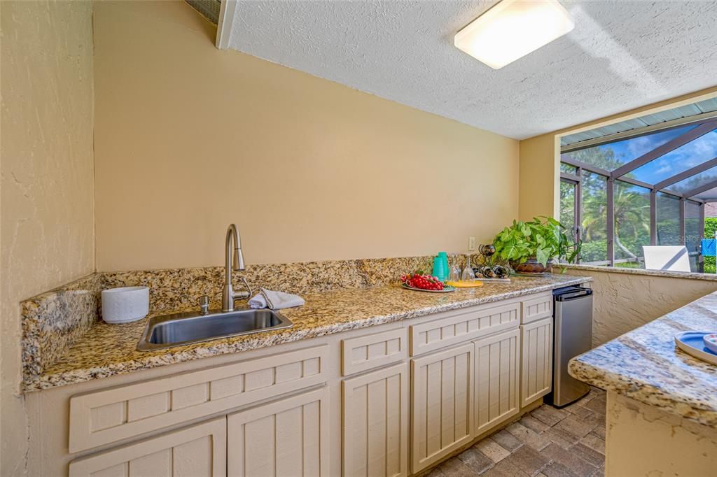 En Venta: $846,500 (4 camas, 2 baños, 3156 Pies cuadrados)