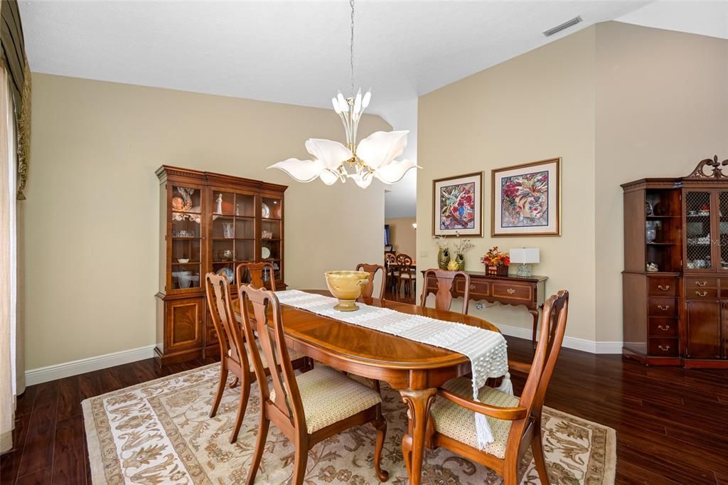 En Venta: $846,500 (4 camas, 2 baños, 3156 Pies cuadrados)