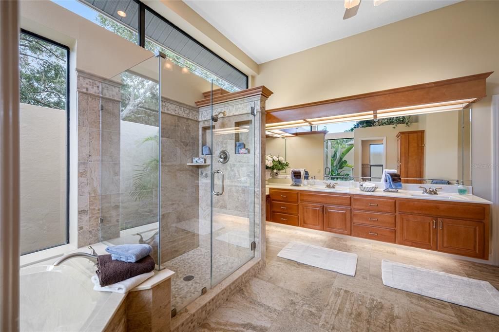 En Venta: $846,500 (4 camas, 2 baños, 3156 Pies cuadrados)