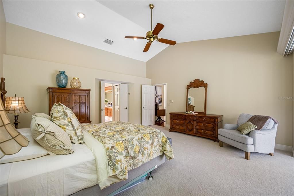 En Venta: $846,500 (4 camas, 2 baños, 3156 Pies cuadrados)