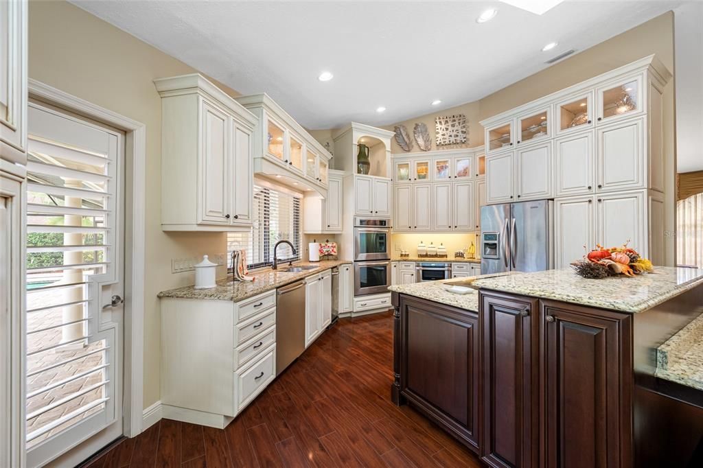 En Venta: $846,500 (4 camas, 2 baños, 3156 Pies cuadrados)