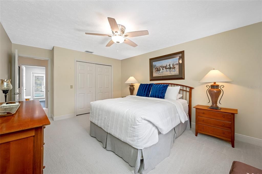 En Venta: $846,500 (4 camas, 2 baños, 3156 Pies cuadrados)